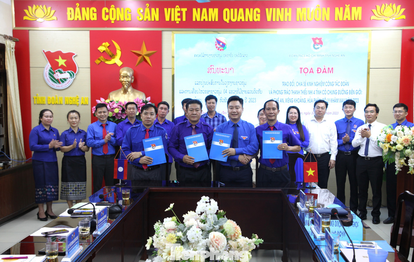 Lãnh đạo Tỉnh Đoàn 4 tỉnh ký biên bản ghi nhớ và phối hợp hoạt động thời gian tới.