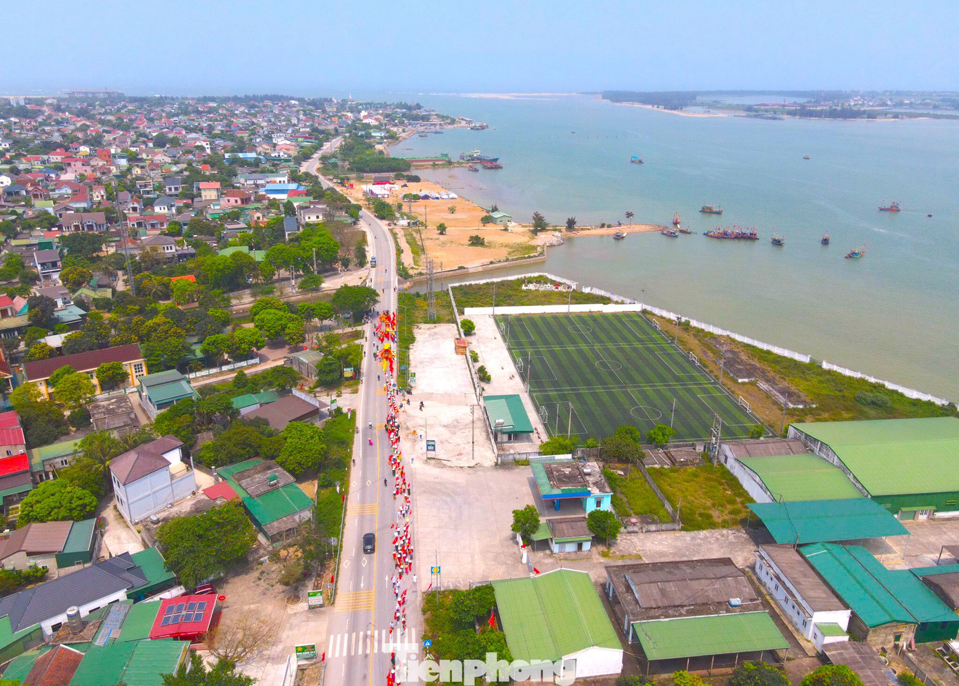 Lễ hội Đền Làng Hiếu được tổ chức 2 năm một lần với nhiều nghi thức trang nghiêm và hội thi, trò chơi dân gian độc đáo. Trong đó là nghi lễ cầu ngư với đoàn rước lễ phùng nghinh, rước sắc dấu ấn Sát Hải Đại Vương Hoàn Tá Thốn.