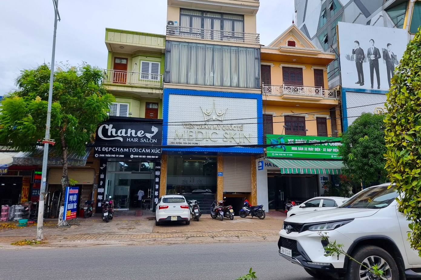 Cơ sở thẩm mỹ Medic Skin bị xử phạt 87 triệu đồng và đình chỉ hoạt động 4,5 tháng. Cơ sở thẩm mỹ Medic Skin bị xử phạt 87 triệu đồng và đình chỉ hoạt động 4,5 tháng.