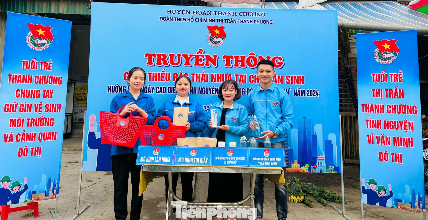 Thực hiện chương trình truyền thông giảm thiểu rác thải nhựa tại chợ dân sinh. Triển khai mô hình làn nhựa, túi giấy, túi bóng sinh học tự phân hủy, bình thủy tinh thay bình nhựa tại các chợ dân sinh.