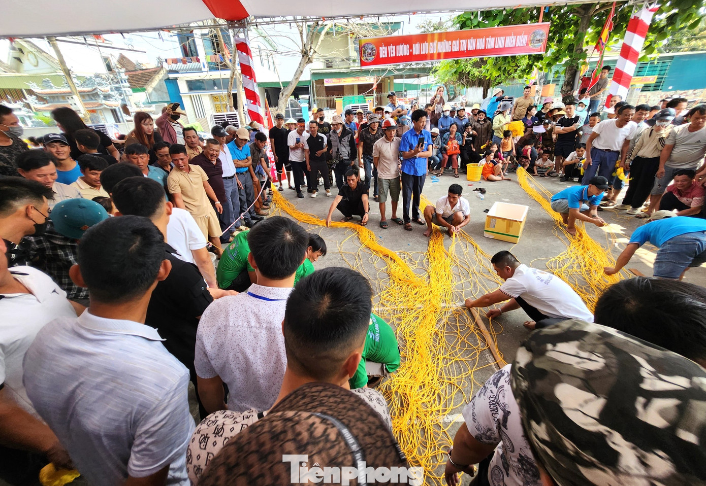 Theo yêu cầu của ban tổ chức hội thi, các đội tiến hành đan lưới trong 3 lượt, mỗi lượt đan 40 mặt theo khung 1,6 m. Trong đó lượt thứ 2 đẻ một con.