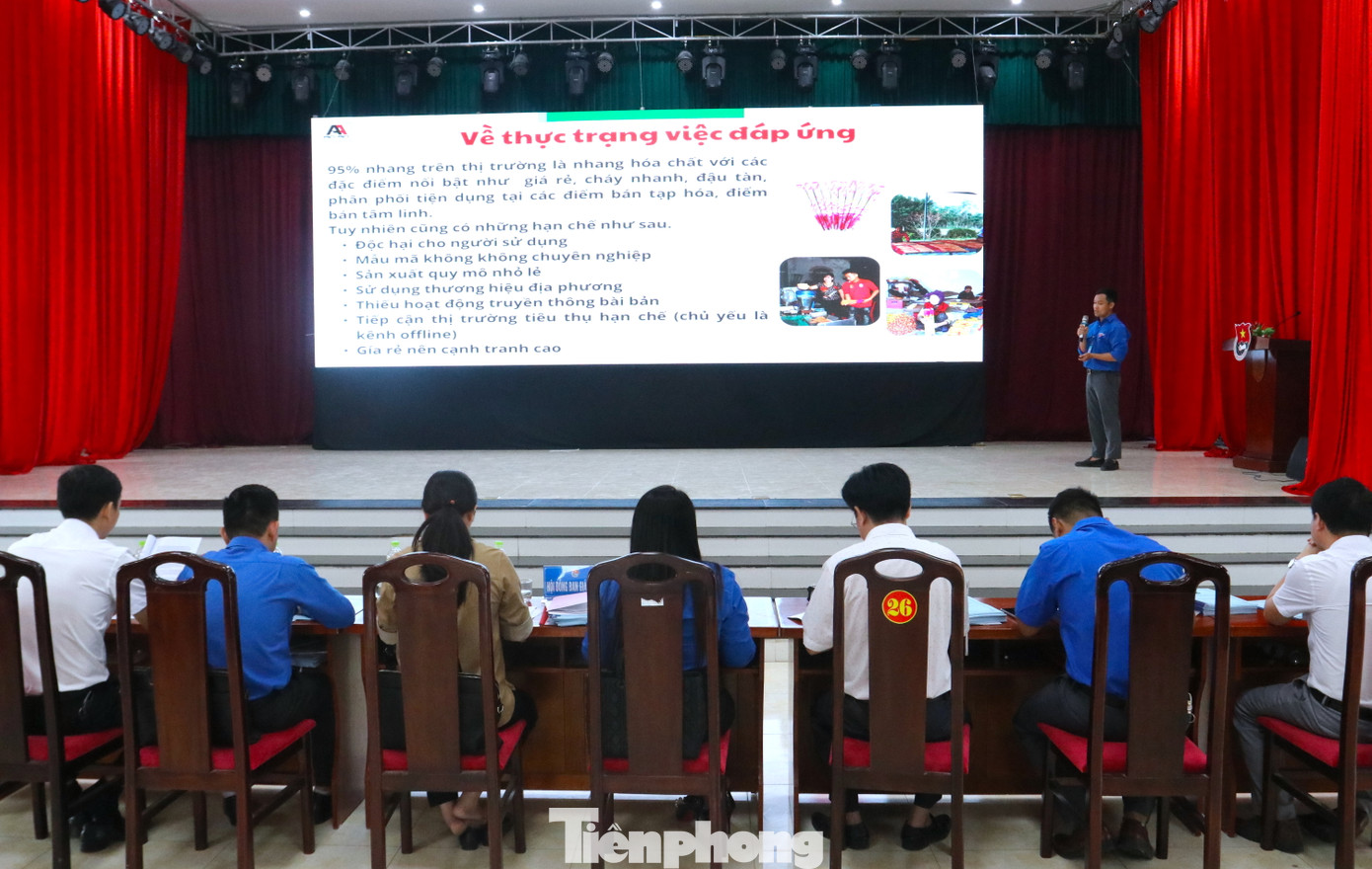 Chiều 12/8, 10 sản phẩm còn lại sẽ tiếp tục được thuyết trình để ban giám khảo chấm điểm thi. Chiều 12/8, 10 sản phẩm còn lại sẽ tiếp tục được thuyết trình để ban giám khảo chấm điểm thi.