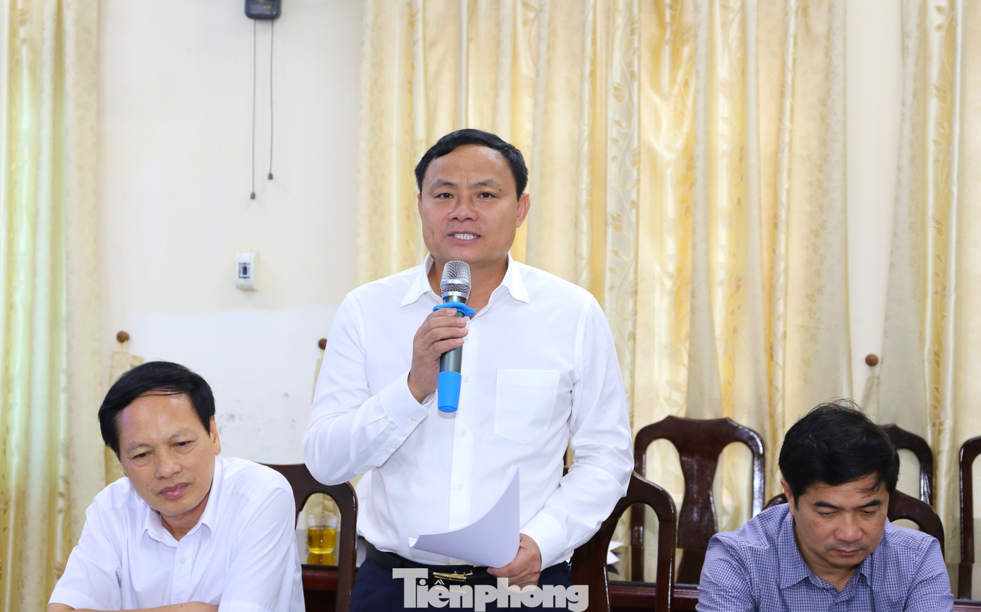 Ông Phạm Ngọc Cảnh - Phó Ban Tuyên giáo Tỉnh Nghệ An góp ý tại hội nghị.