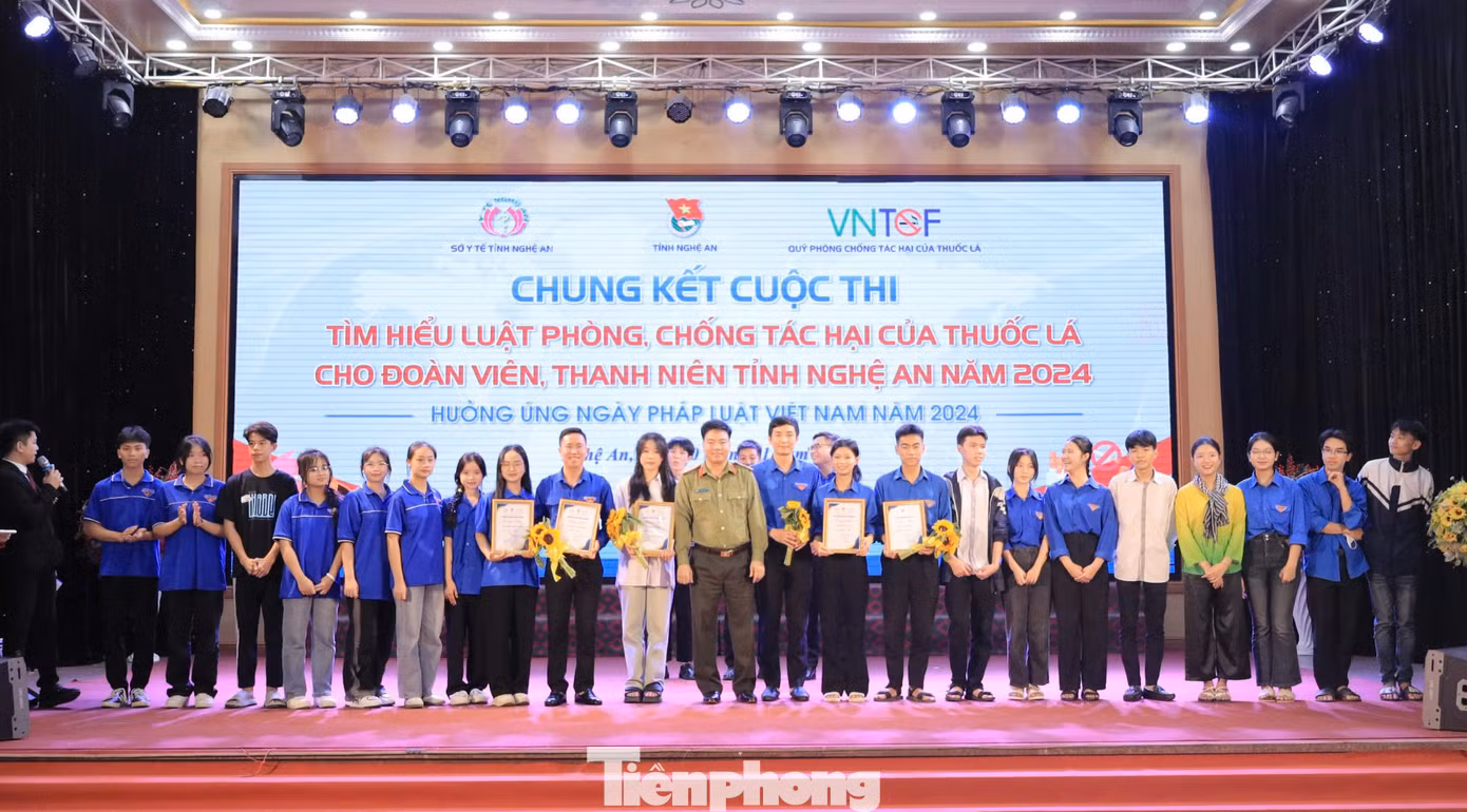 Cuối buổi, ban giám khảo tổng hợp điểm qua các phần thi và trao giải Nhất, Nhì, Ba và giải phụ cho các đội thi.