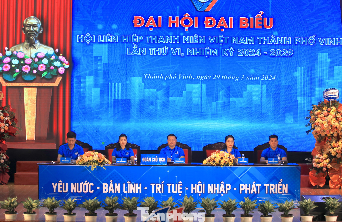 Đoàn Chủ tịch điều hành Đại hội. Đoàn Chủ tịch điều hành Đại hội.