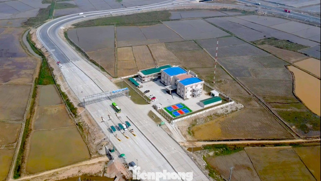 Nhà điều hành cao tốc Diễn Châu - Bãi Vọt được đặt tại nút giao quốc lộ 46B, qua xã Hưng Tây (Hưng Nguyên, Nghệ An). Nhà điều hành cao tốc Diễn Châu - Bãi Vọt được đặt tại nút giao quốc lộ 46B, qua xã Hưng Tây (Hưng Nguyên, Nghệ An).