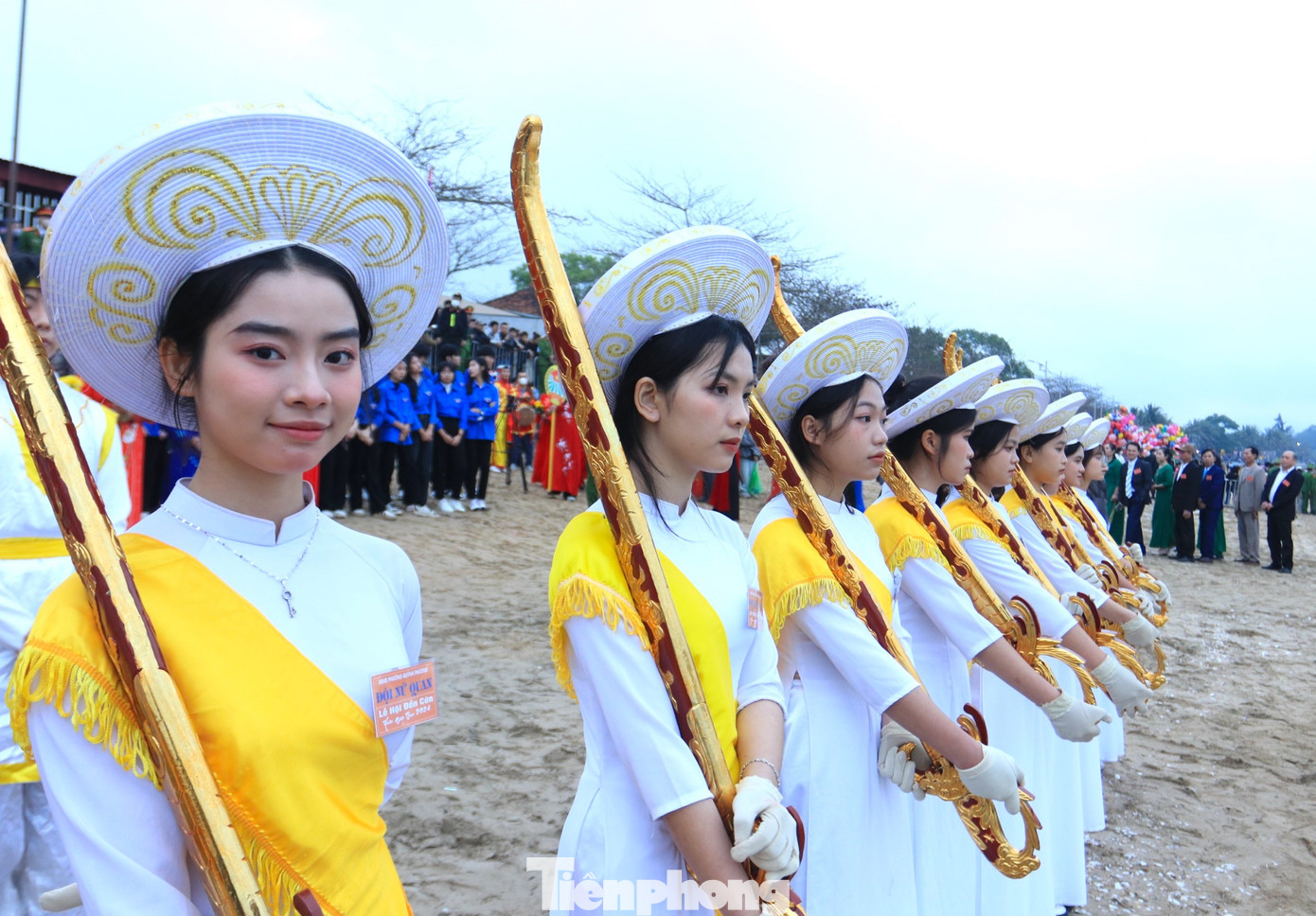 Các cô gái với vẻ ngoài xinh xắn, thanh lịch. Các cô gái với vẻ ngoài xinh xắn, thanh lịch.