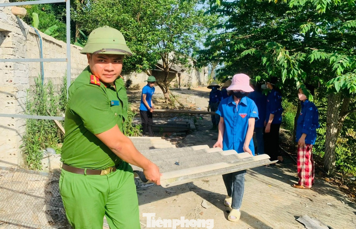 Các đoàn viên thanh niên còn phối hợp với lực lượng công an, các cơ quan chức năng tham gia giải phóng mặt bằng những khu vực ảnh hưởng của dự án.