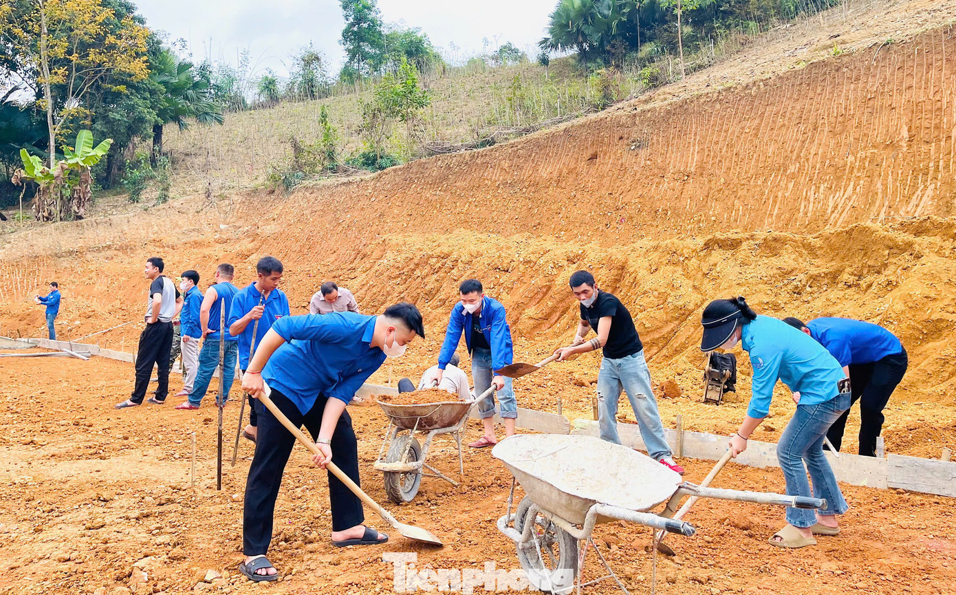 Ban Thường vụ Huyện Đoàn Tương Dương tổ chức Lễ ra quân Tháng Thanh niên năm 2025 và khởi công công trình thanh niên cấp huyện gồm: Xây dựng sân chơi thể thao, trao 20 suất quà cho thiếu nhi có hoàn cảnh khó khăn, hỗ trợ xây dựng nhà ở tại xã Yên Thắng. Ban Thường vụ Huyện Đoàn Tương Dương tổ chức Lễ ra quân Tháng Thanh niên năm 2025 và khởi công công trình thanh niên cấp huyện gồm: Xây dựng sân chơi thể thao, trao 20 suất quà cho thiếu nhi có hoàn cảnh khó khăn, hỗ trợ xây dựng nhà ở tại xã Yên Thắng.