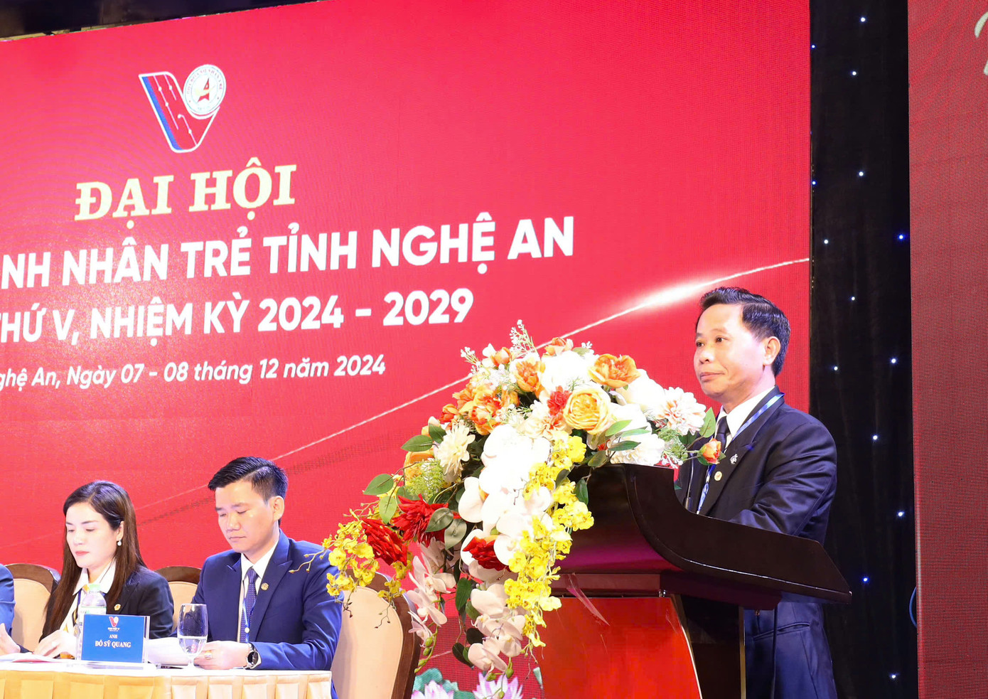 Anh Nguyễn Đàm Văn - Ủy viên Ủy ban Trung ương Hội Doanh nhân trẻ Việt Nam, Chủ tịch Hội Doanh nhân trẻ tỉnh Nghệ An khóa IV khai mạc Đại hội.