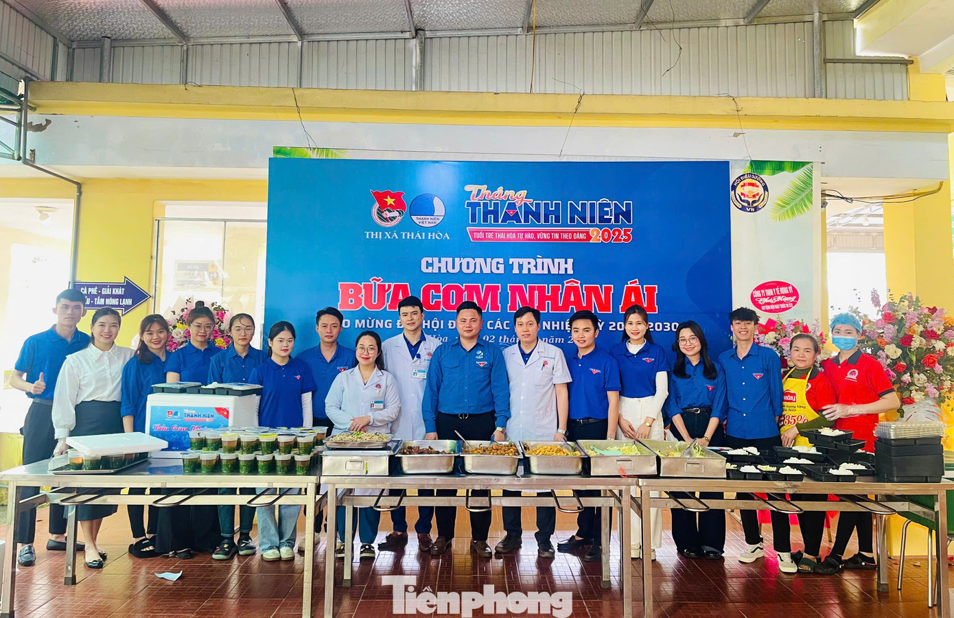 Tại Thị xã Thái Hòa, Ban Thường vụ Thị Đoàn đã tổ chức ra quân Tháng Thanh niên năm 2025 với nhiều hoạt động thiết thực. Tổ chức thăm, khám bệnh, tặng quà cho các hộ gia đình khó khăn tại xã Nghĩa Thuận (thị xã Thái Hòa); Trao hơn 100 suất cơm tại Bệnh viện ĐK khu vực Tây Bắc Nghệ An. Tại Thị xã Thái Hòa, Ban Thường vụ Thị Đoàn đã tổ chức ra quân Tháng Thanh niên năm 2025 với nhiều hoạt động thiết thực. Tổ chức thăm, khám bệnh, tặng quà cho các hộ gia đình khó khăn tại xã Nghĩa Thuận (thị xã Thái Hòa); Trao hơn 100 suất cơm tại Bệnh viện ĐK khu vực Tây Bắc Nghệ An.