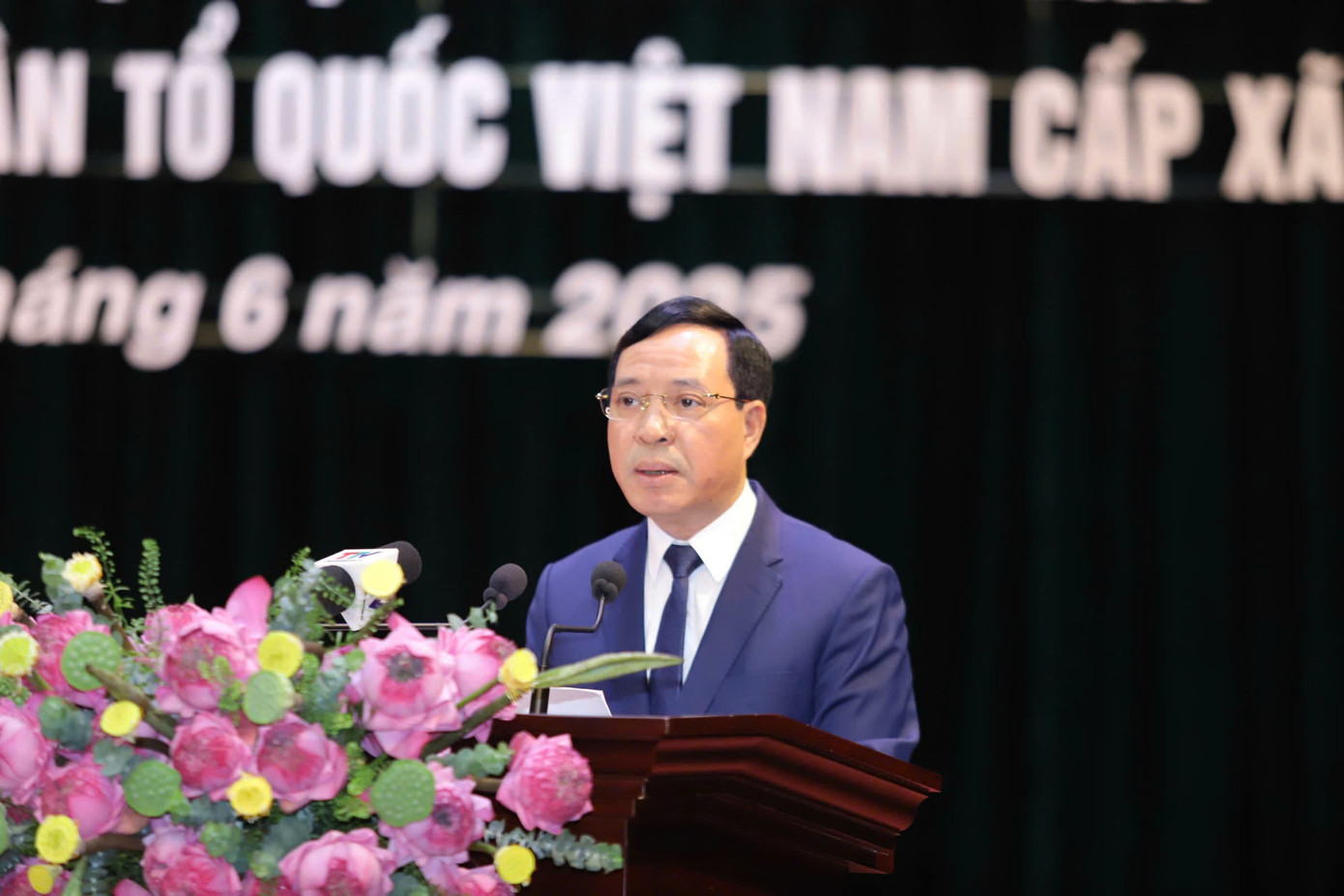 Ông Lại Thế Nguyên - Phó Bí thư thường trực Tỉnh uỷ Thanh Hóa đọc công bố các quyết định, nghị quyết. Ông Lại Thế Nguyên - Phó Bí thư thường trực Tỉnh uỷ Thanh Hóa đọc công bố các quyết định, nghị quyết.