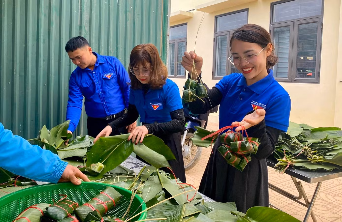 "Những hoạt động gói bánh sẽ mang đến cho các em một trải nghiệm mới. Đặc biệt là giúp các em hiểu thêm về Tết cổ truyền, các loại bánh cổ truyền trong dịp tết. Từ đó, tạo không khí vui tươi để đón một cái tết ý nghĩa hơn", cán bộ đoàn viên xã Tri Lễ nói.