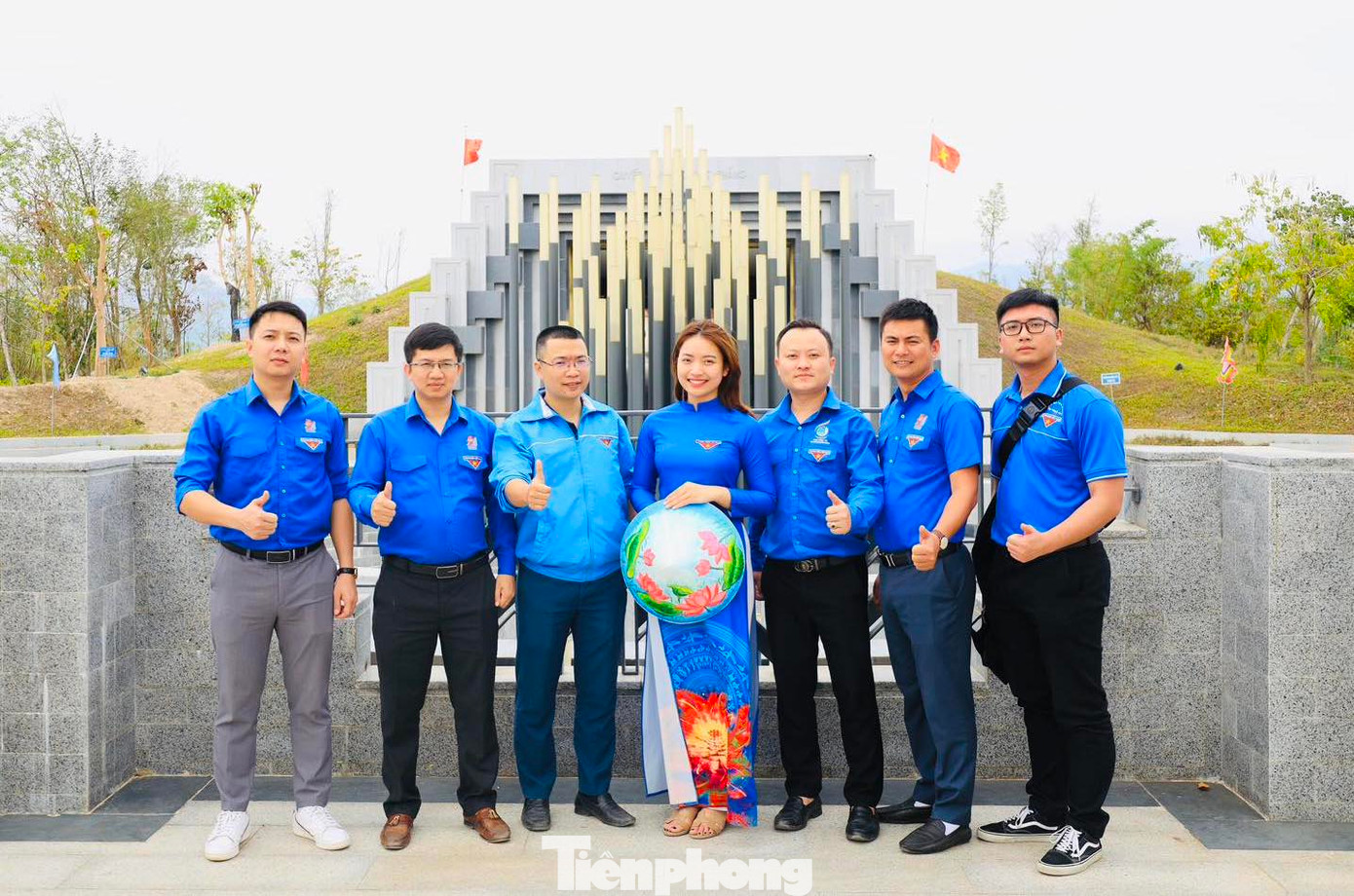 Tỉnh Đoàn Nghệ An nằm top đầu trong cuộc vận động “Tự hào một dải non sông” do T.Ư Đoàn tổ chức. Trong thời gian qua, các cấp bộ Đoàn trong toàn tỉnh đã có nhiều hoạt động, mô hình, cách làm ý nghĩa và sáng tạo nhằm lan tỏa lòng yêu nước, niềm tự hào dân tộc trong đoàn viên thanh niên. Tính đến thời điểm này, toàn tỉnh đã có: 11.362 bản đồ; 10.458 bản đồ đã được treo, trao tặng; 8.563 số phòng học đã treo bản đồ; 1.678 trường học, liên đội hưởng ứng; 1.165 đoàn cơ sở, chi đoàn cơ sở hưởng ứng; 12.695 đoàn viên thanh thiếu nhi tham gia xếp hình bản đồ.