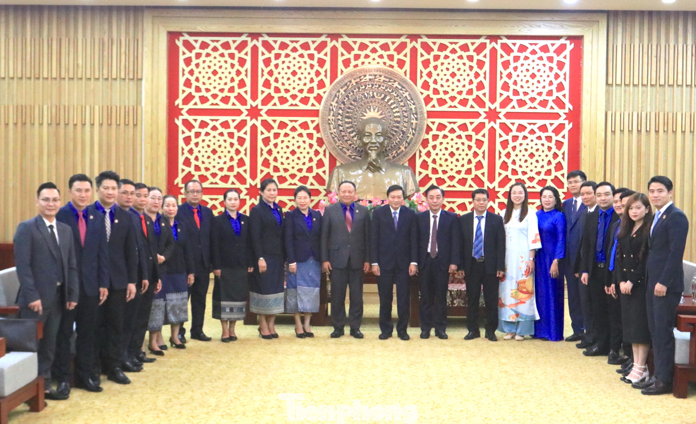 Các đại biểu chụp hình lưu niệm sau buổi gặp gỡ. Các đại biểu chụp hình lưu niệm sau buổi gặp gỡ.