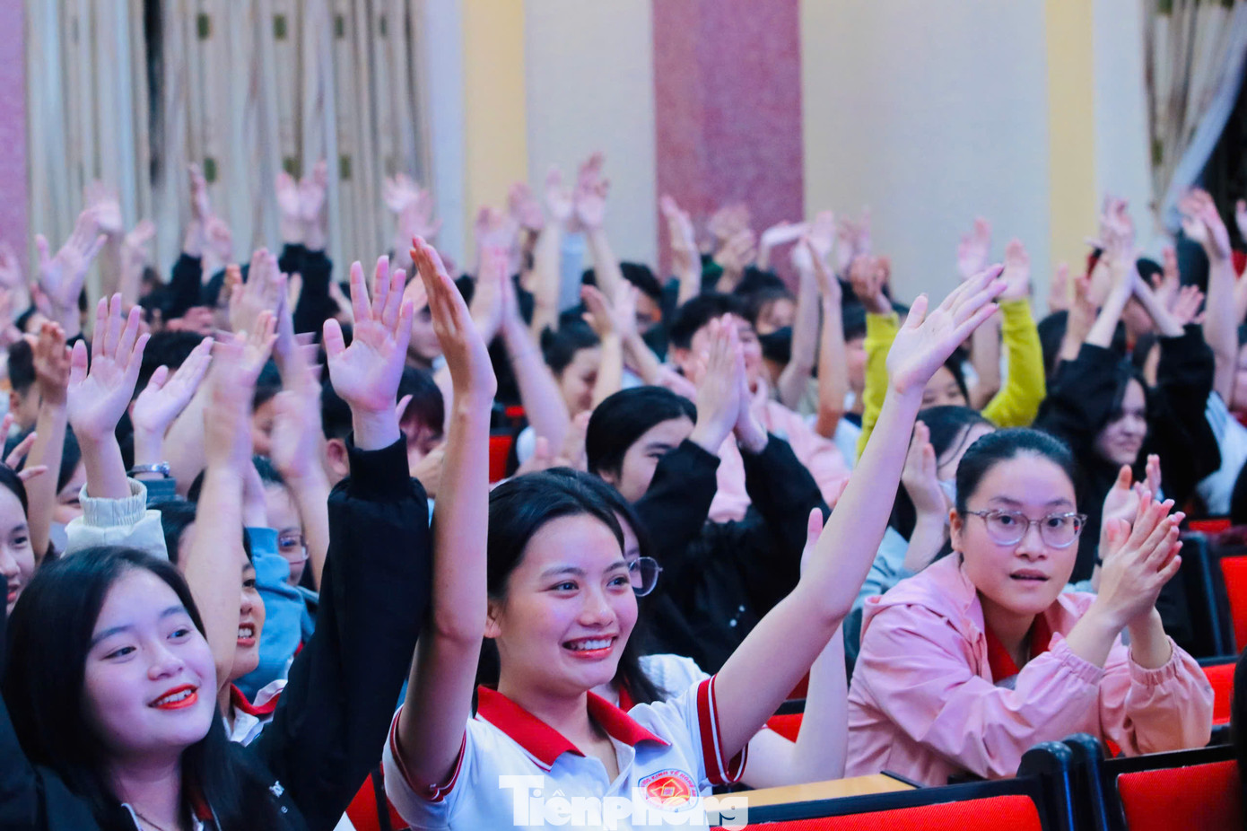 Buổi Diễn đàn đã nhận được sự quan tâm lớn của thanh niên Nghệ An và hơn 300 sinh viên trường Đại học Kinh tế Nghệ An.