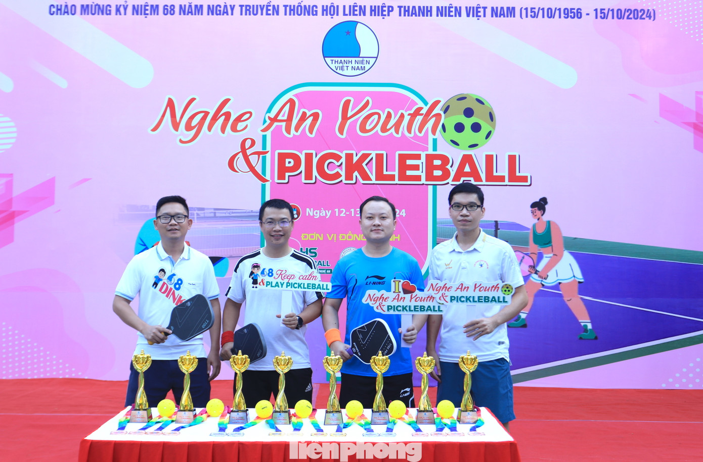 Các vận động viên chụp hình checkin trước khi bước vào tranh tài. Các vận động viên chụp hình checkin trước khi bước vào tranh tài.