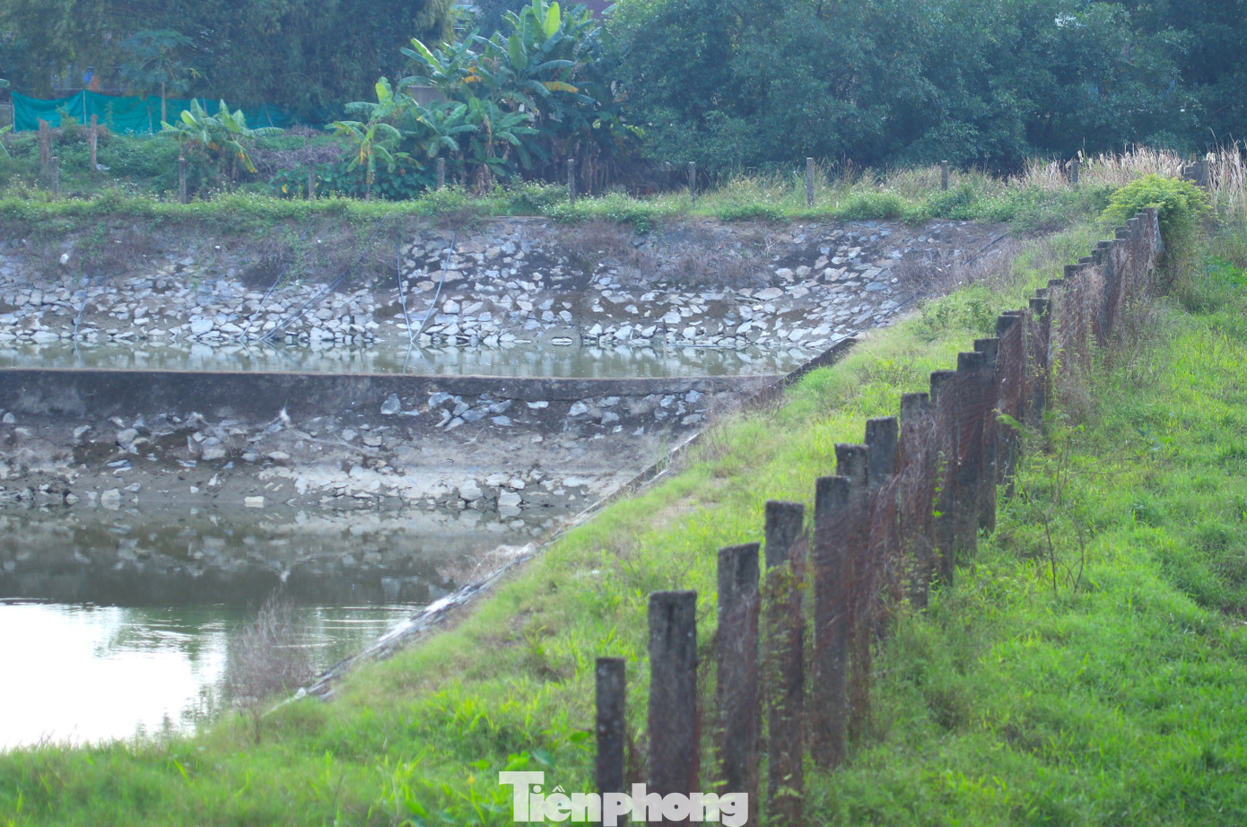 Lãnh đạo xã Hưng Thông cho biết, nhu cầu sử dụng nước sạch của người dân trên địa bàn là rất lớn. Nhiều lần địa phương đã có các kiến nghị lên cấp trên tìm hướng giải quyết nhưng đến nay nhà máy vẫn chưa thể đưa vào hoạt động.