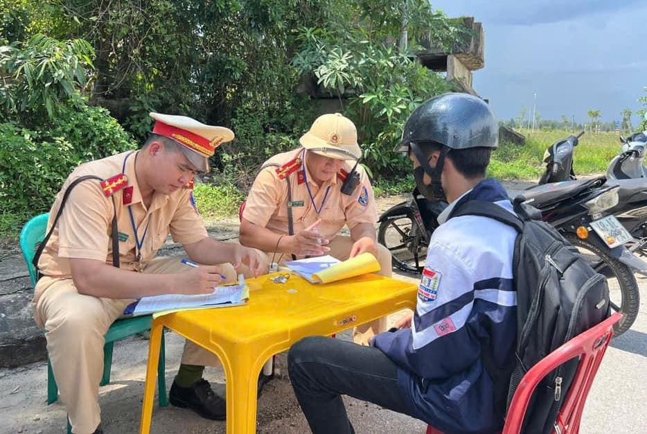 Việc kiểm tra, xử phạt học sinh vi phạm luật giao thông sẽ được triển khai liên tục, thường xuyên.