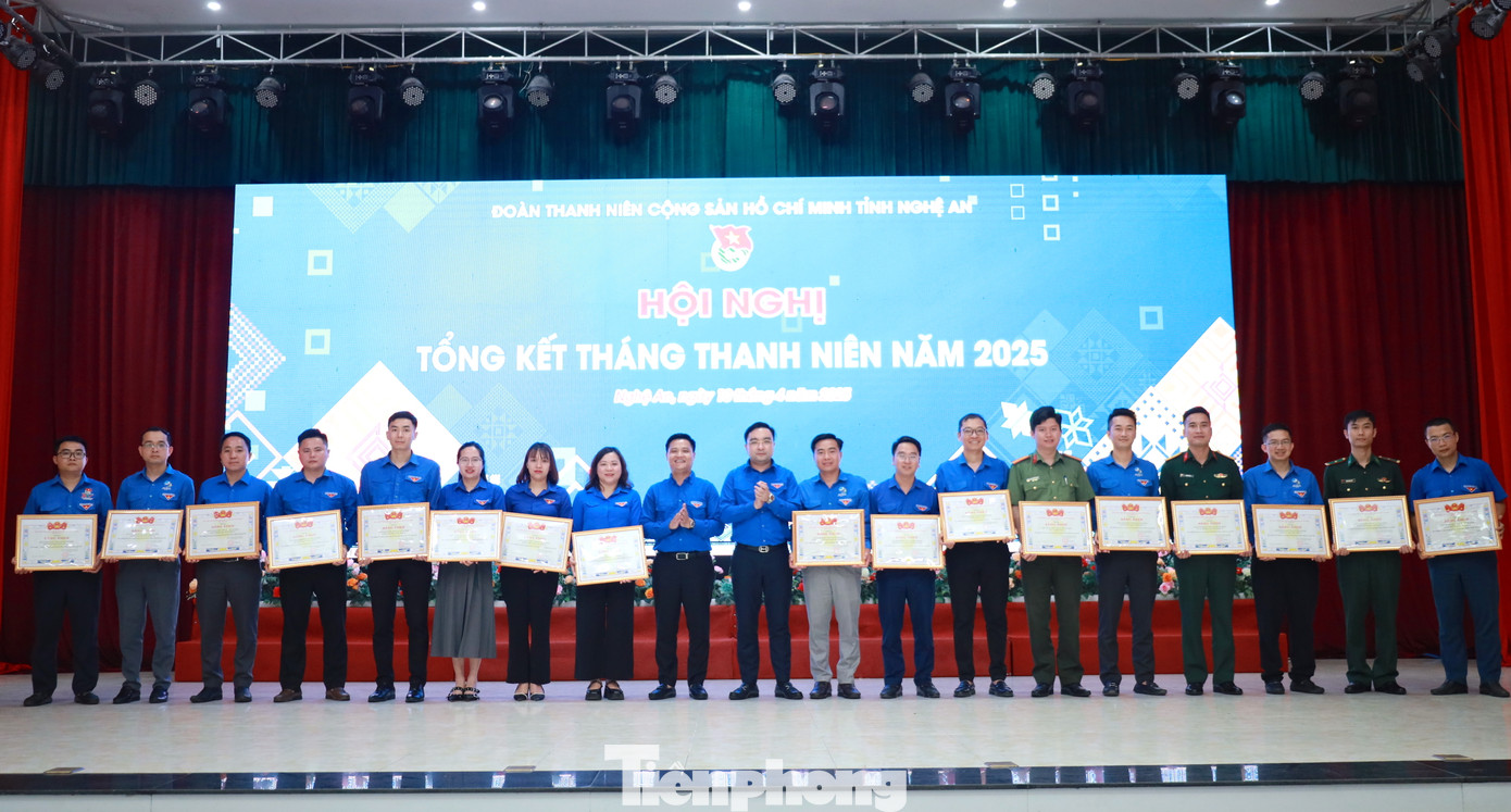 Ban Chấp hành Tỉnh Đoàn Nghệ An đã trao tặng Bằng khen cho 40 tập thể, 125 cá nhân “Đã có thành tích xuất sắc trong tổ chức các hoạt động Tháng Thanh niên năm 2025”. Ban Chấp hành Tỉnh Đoàn Nghệ An đã trao tặng Bằng khen cho 40 tập thể, 125 cá nhân “Đã có thành tích xuất sắc trong tổ chức các hoạt động Tháng Thanh niên năm 2025”.