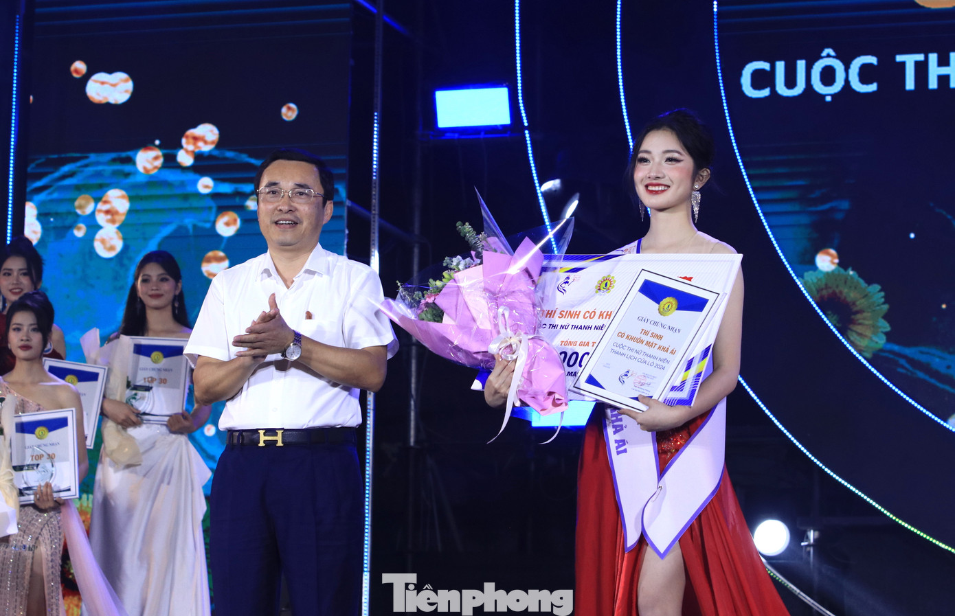 Sau các phần thi, Ban giám khảo đã trao 6 giải phụ cho 6 thí sinh đạt các giải: Thí sinh tài năng, thí sinh thân thiện, thí sinh có khuôn mặt khả ái, thí sinh trình diễn áo dài đẹp nhất, thí sinh trình diễn trang phục dạ hội đẹp nhất, thí sinh ấn tượng nhất.