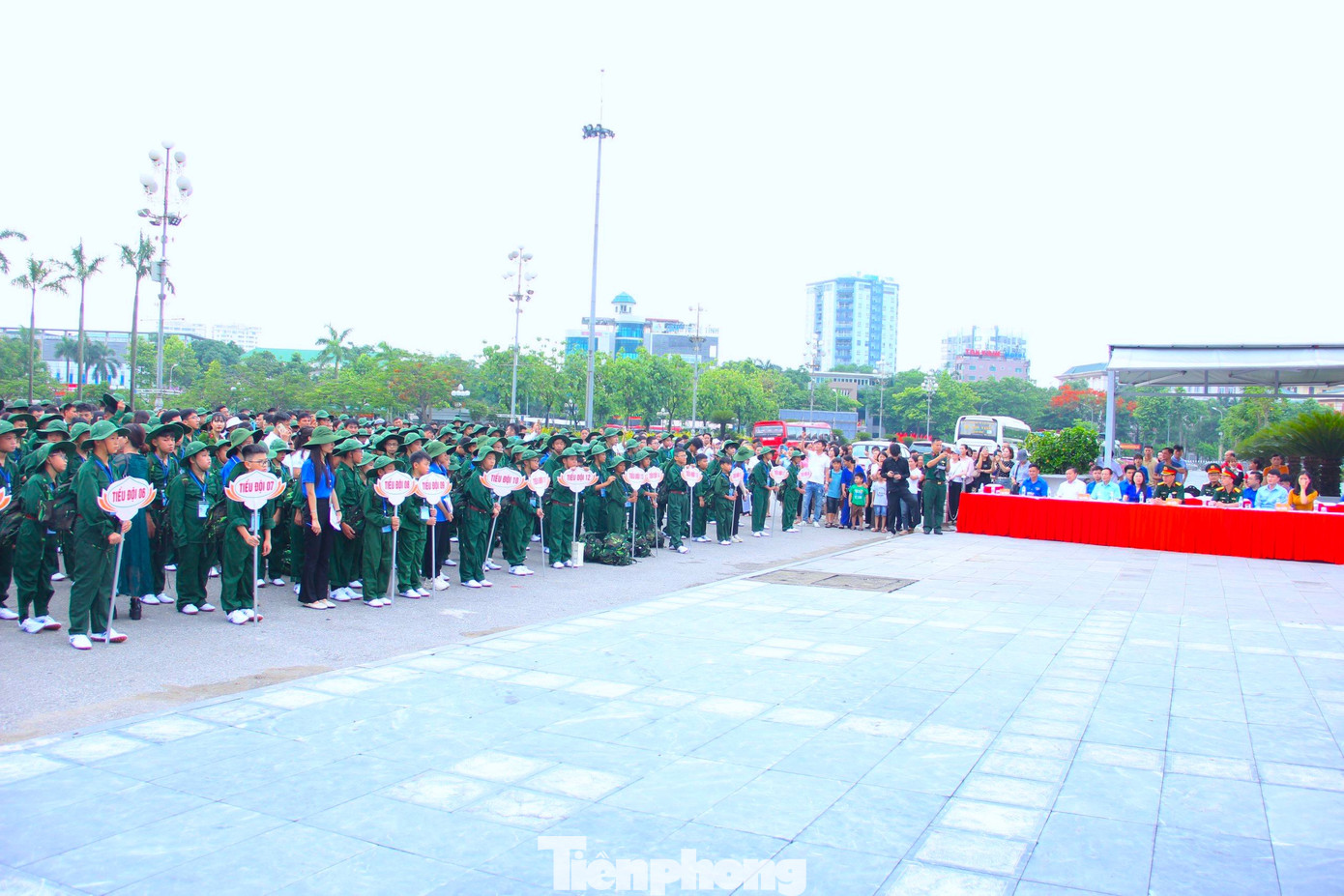 Ngày 1/6, tại Quảng trường Hồ Chí Minh (thành phố Vinh, Nghệ An), Tỉnh Đoàn Nghệ An phối hợp với Sở GD&amp;ĐT và Trường Quân sự Quân khu 4 tổ chức Lễ xuất quân chương trình “Học kỳ trong quân đội tỉnh Nghệ An” năm 2024.