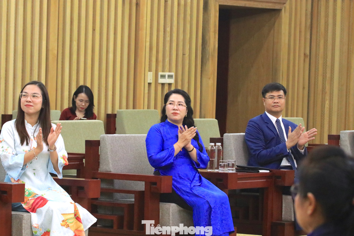 Các đại biểu tỉnh Nghệ An và Đoàn đại biểu T.Ư Đoàn Thanh niên Nhân dân cách mạng Lào tại buổi gặp gỡ. Các đại biểu tỉnh Nghệ An và Đoàn đại biểu T.Ư Đoàn Thanh niên Nhân dân cách mạng Lào tại buổi gặp gỡ.