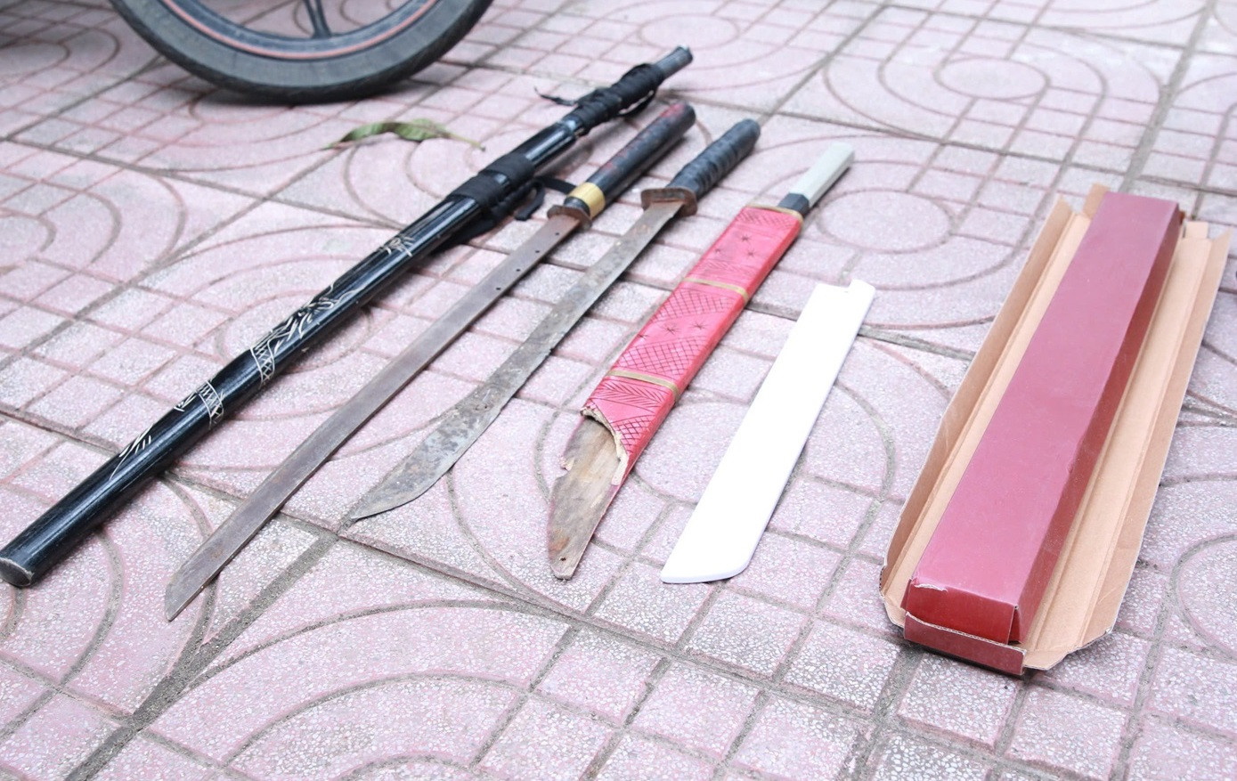 Tang vật công an thu giữ được.