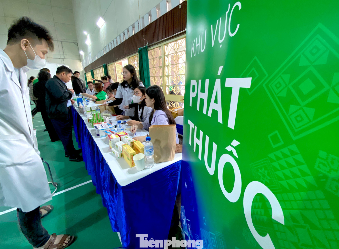 Người dân được thăm khám giúp phát hiện sớm nguy cơ bệnh tật. Từ đó kịp thời điều trị và hạn chế các biến chứng nguy hiểm.