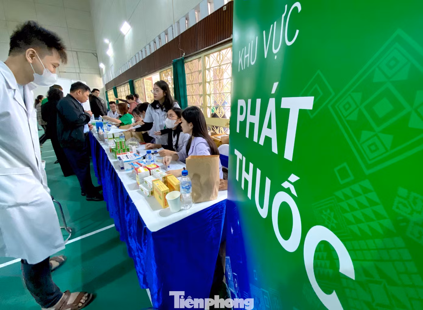 Người dân được thăm khám giúp phát hiện sớm nguy cơ bệnh tật. Từ đó kịp thời điều trị và hạn chế các biến chứng nguy hiểm.