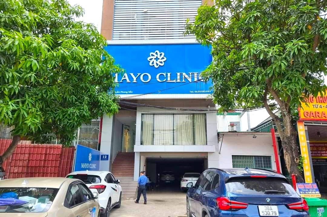 Công ty TNHH Thẩm mỹ và Nha khoa MAYO (Viện thẩm mỹ Mayo Clinic, địa chỉ số 12, Nguyễn Phong Sắc) bị xử phạt 104 triệu đồng và đình chỉ hoạt động 4,5 tháng. Công ty TNHH Thẩm mỹ và Nha khoa MAYO (Viện thẩm mỹ Mayo Clinic, địa chỉ số 12, Nguyễn Phong Sắc) bị xử phạt 104 triệu đồng và đình chỉ hoạt động 4,5 tháng.