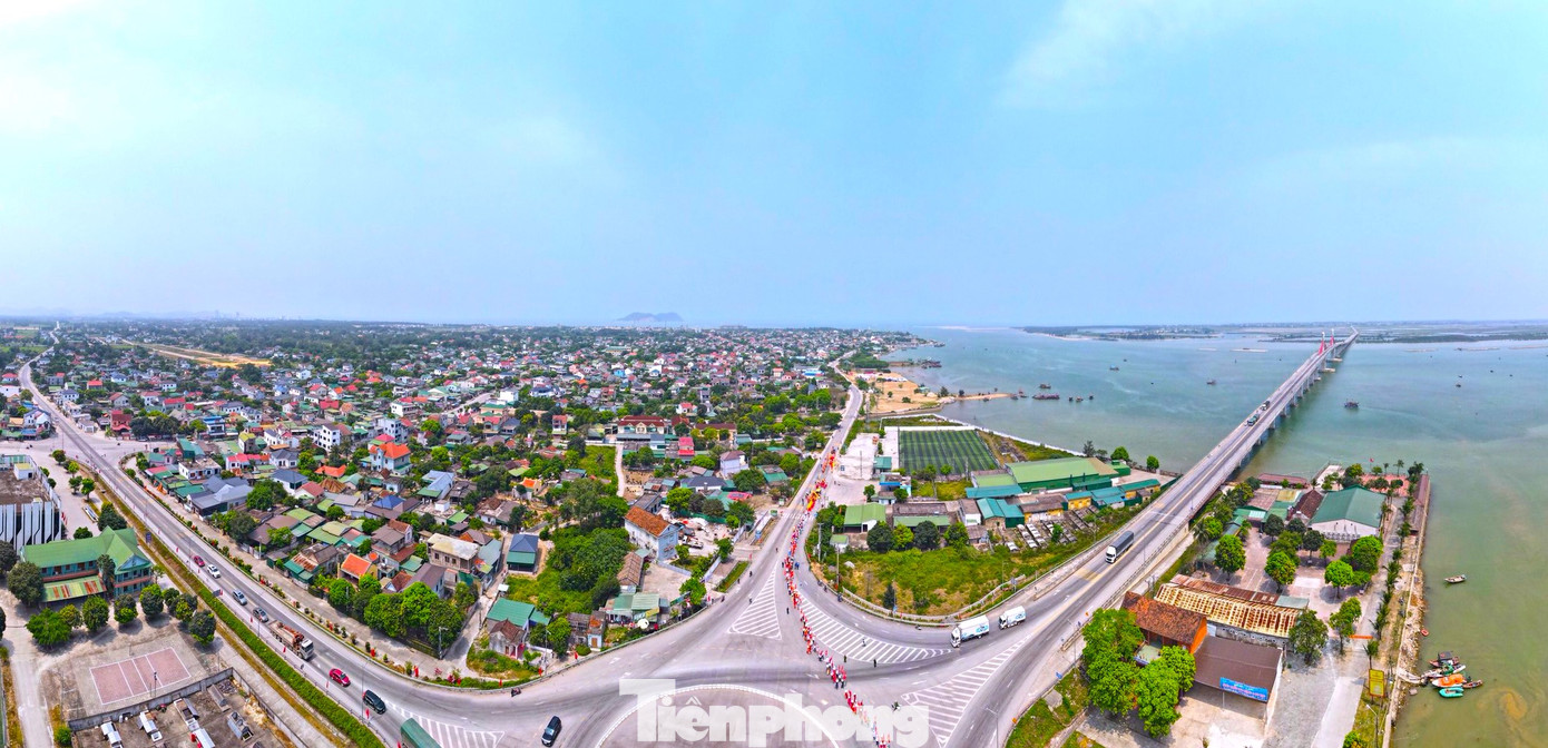 Trong 2 ngày 22, 23/4, phường Nghi Hải (thị xã Cửa Lò, Nghệ An) tổ chức lễ hội Đền Làng Hiếu với nhiều nghi lễ và hội thi độc đáo, thu hút được hàng nghìn người dân và du khách về tham dự.