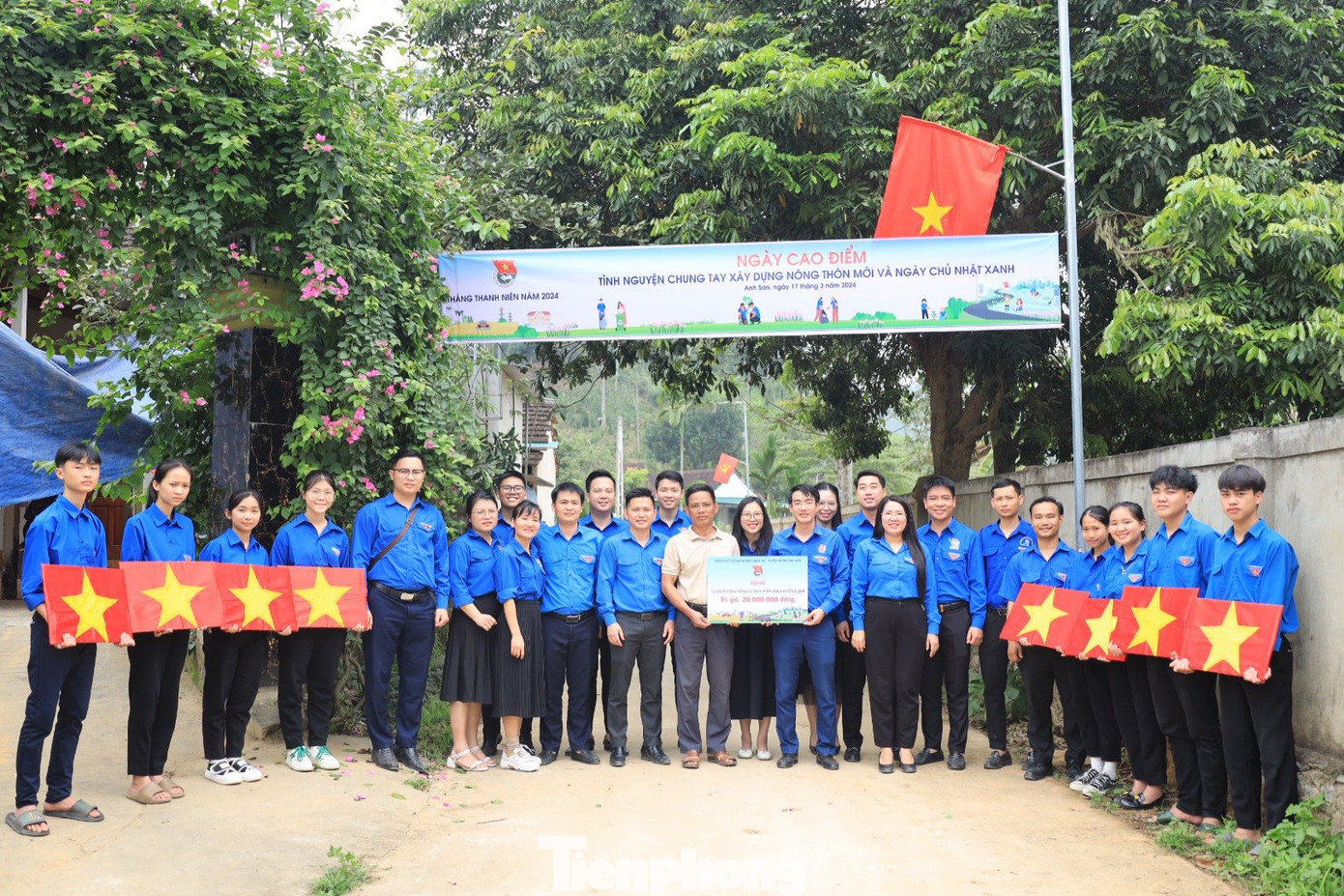 Nhiều hoạt động, nhiều công trình ý nghĩa được triển khai trong ngày cao điểm "Tình nguyện Chung tay xây dựng nông thôn mới và Ngày Chủ nhật xanh”. Nhiều hoạt động, nhiều công trình ý nghĩa được triển khai trong ngày cao điểm "Tình nguyện Chung tay xây dựng nông thôn mới và Ngày Chủ nhật xanh”.