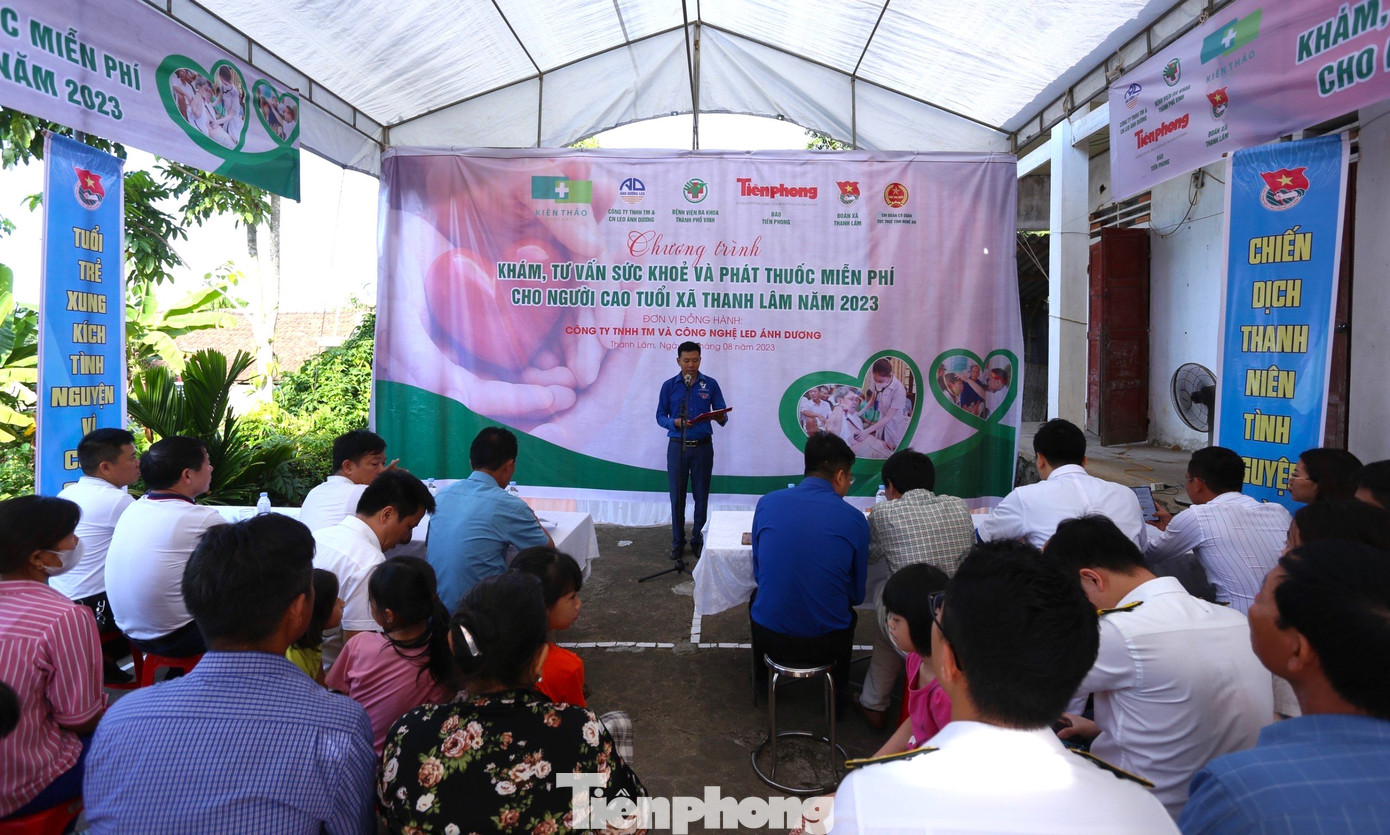 Ngày 19/8, Bệnh viện Đa khoa TP. Vinh (Nghệ An) đã phối hợp cùng Báo Tiền Phong, Công Ty TNHH TM&amp;CN Led Ánh Dương, Chi đoàn Cơ quan Cục thuế tỉnh Nghệ An, Đoàn xã Thanh Lâm, Nhà thuốc Kiên Thảo tổ chức khám sức khỏe, cấp phát thuốc miễn phí cho người cao tuổi tại xã Thanh Lâm, huyện Thanh Chương (Nghệ An).