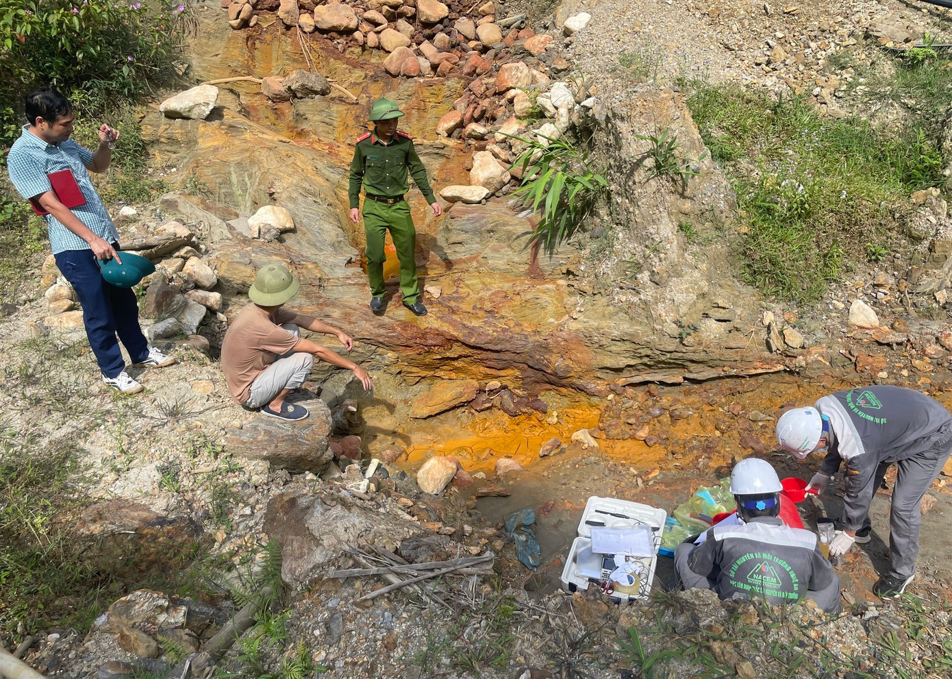Cơ quan chức năng đang tiếp tục làm việc để xác định rõ nguyên nhân và có hướng xử lý. Cơ quan chức năng đang tiếp tục làm việc để xác định rõ nguyên nhân và có hướng xử lý.