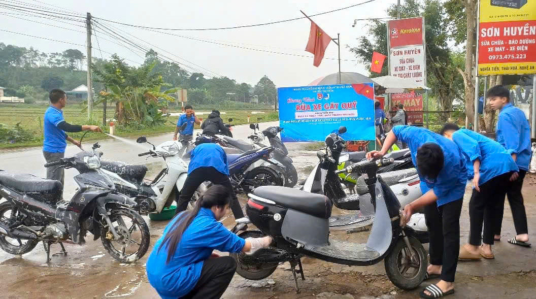 Ngày 15/12, Ban Thường vụ Thị Đoàn, Hội LHTN thị xã Thái Hòa (Nghệ An) đã tổ chức chương trình “rửa xe gây quỹ từ thiện”. Chương trình nằm trong chuỗi hoạt động của chương trình Mùa đông ấm năm 2024, Xuân tình nguyện năm 2025; chào mừng Đại hội Đại biểu toàn quốc Hội LHTN Việt Nam lần thứ IX, nhiệm kỳ 2024 - 2029. Ngày 15/12, Ban Thường vụ Thị Đoàn, Hội LHTN thị xã Thái Hòa (Nghệ An) đã tổ chức chương trình “rửa xe gây quỹ từ thiện”. Chương trình nằm trong chuỗi hoạt động của chương trình Mùa đông ấm năm 2024, Xuân tình nguyện năm 2025; chào mừng Đại hội Đại biểu toàn quốc Hội LHTN Việt Nam lần thứ IX, nhiệm kỳ 2024 - 2029.
