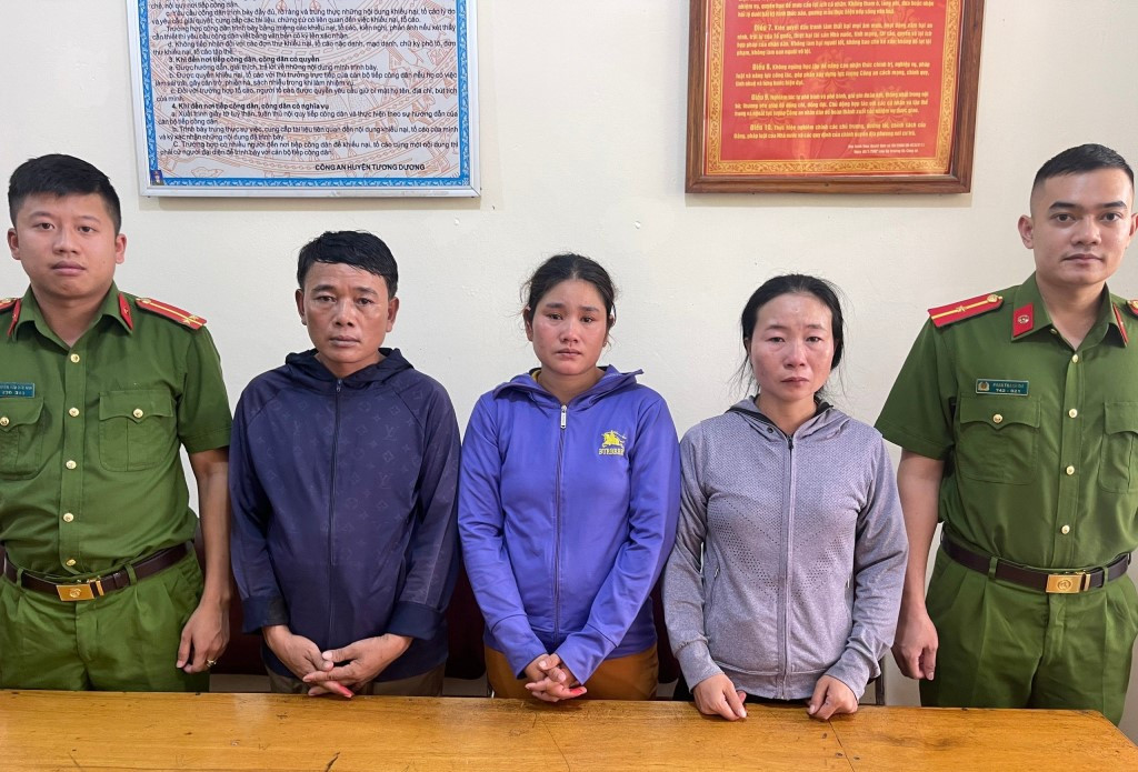 3 đối tượng tại cơ quan công an. 3 đối tượng tại cơ quan công an.