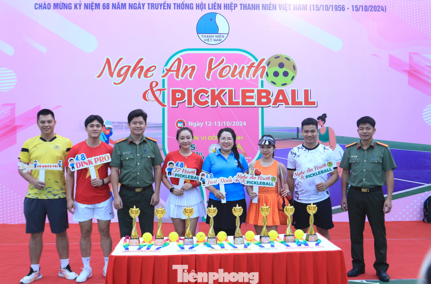 Các vận động viên chụp hình checkin trước khi bước vào tranh tài. Các vận động viên chụp hình checkin trước khi bước vào tranh tài.