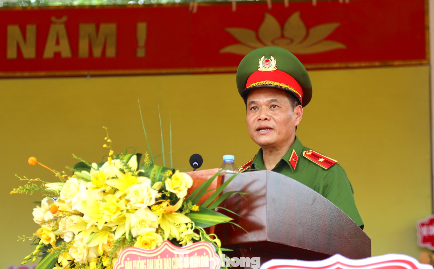 Thiếu tướng Lê Ngọc Châu - Tư lệnh Cảnh sát Cơ động phát biểu chỉ đạo buổi lễ.