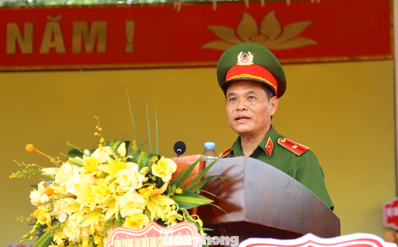 Thiếu tướng Lê Ngọc Châu - Tư lệnh Cảnh sát Cơ động phát biểu chỉ đạo buổi lễ.