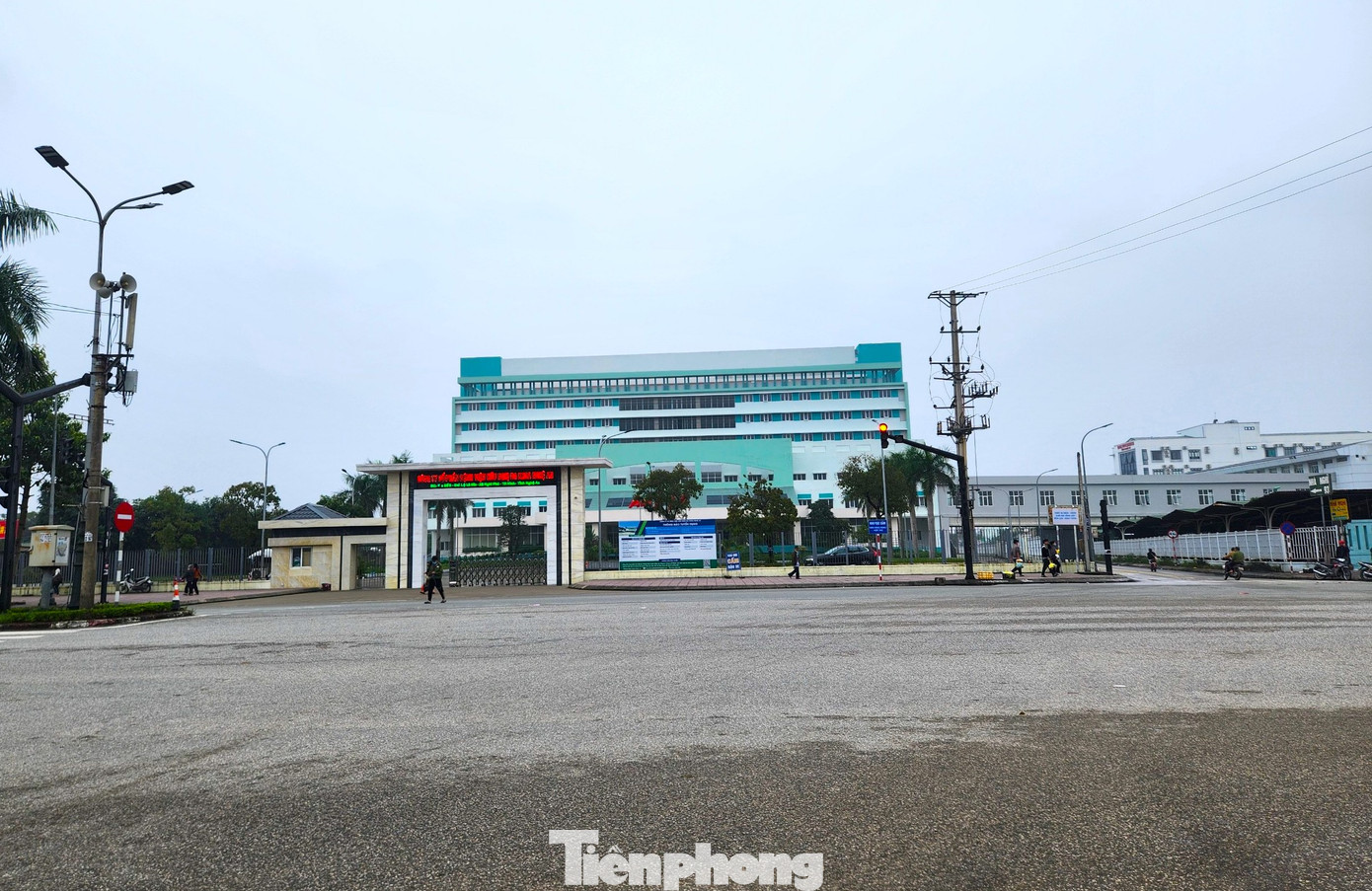 Dự án đầu tư xây dựng Bệnh viện Hữu nghị Đa khoa Nghệ An giai đoạn 2 được UBND tỉnh Nghệ An phê duyệt ngày 6/11/2015 với tổng mức đầu tư 1.300 tỷ đồng, quy mô 600 giường bệnh. Dự án có tổng diện tích sàn gần 55.000 m2.