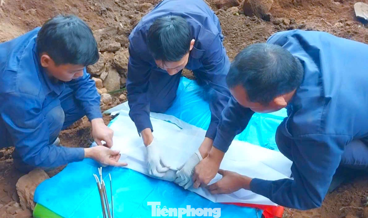 Trong đợt tìm kiếm mùa khô 2024-2025, Đội Quy tập hài cốt liệt sĩ Bộ Chỉ huy Quân sự tỉnh Nghệ An đã tìm kiếm, quy tập được 9 hài cốt liệt sĩ và chuyên gia Việt Nam hy sinh trên đất nước bạn Lào. Trong đợt tìm kiếm mùa khô 2024-2025, Đội Quy tập hài cốt liệt sĩ Bộ Chỉ huy Quân sự tỉnh Nghệ An đã tìm kiếm, quy tập được 9 hài cốt liệt sĩ và chuyên gia Việt Nam hy sinh trên đất nước bạn Lào.