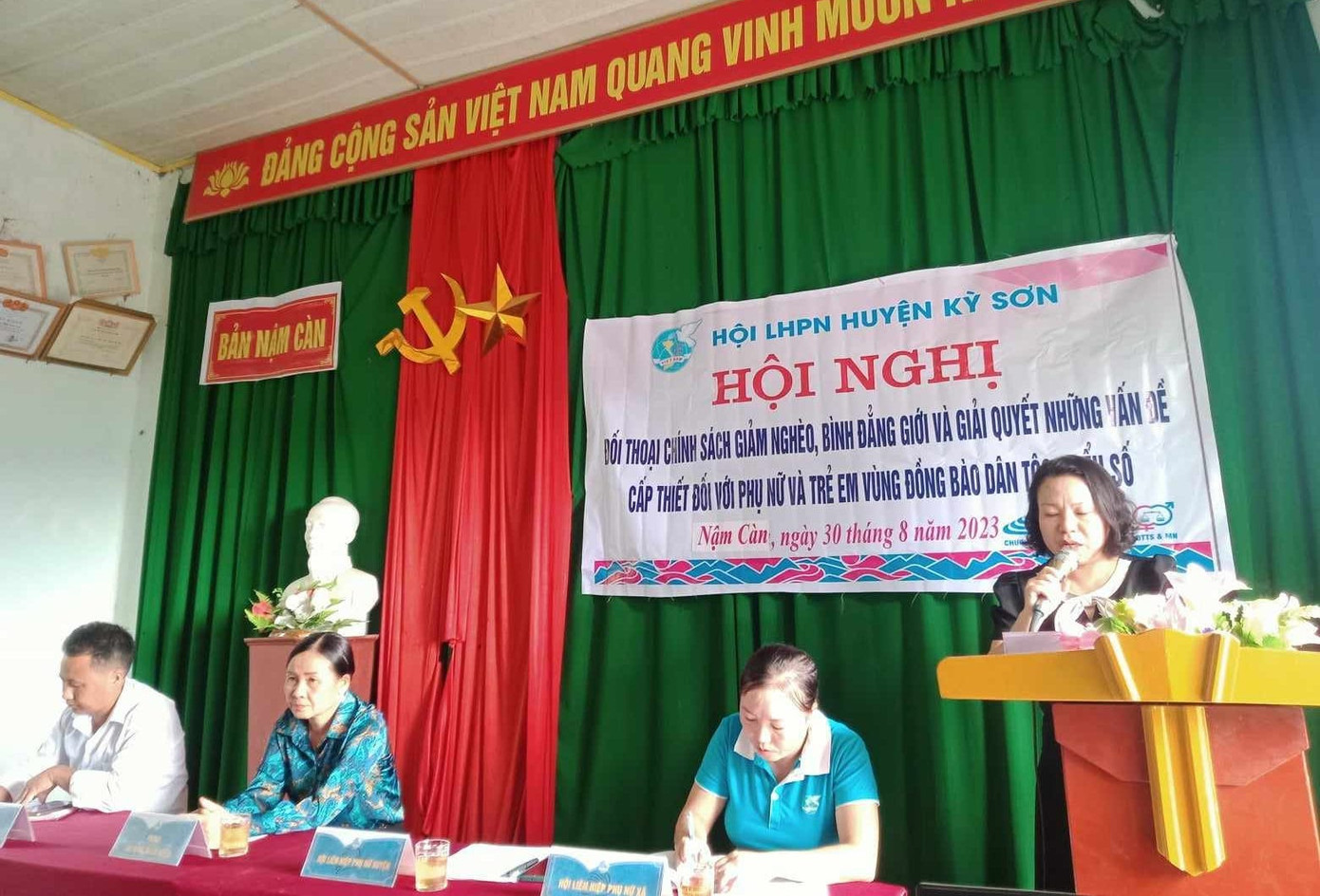 Hội LHPN huyện Kỳ Sơn thường xuyên tổ chức các hội nghị tuyên truyền về bình đẳng giới cho phụ nữ, trẻ em đồng bào dân tộc thiểu số.