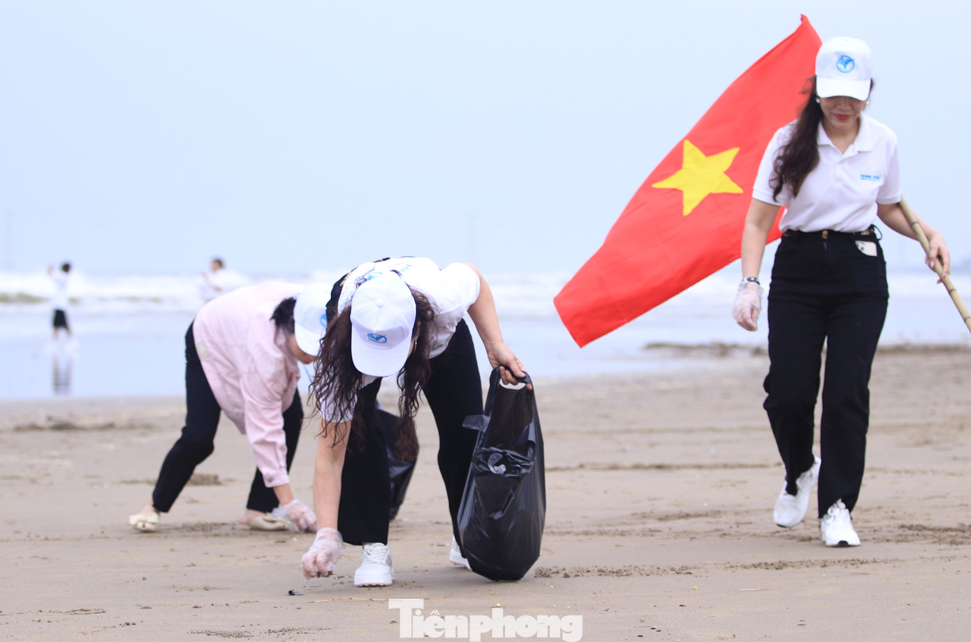 Với khí thế sôi nổi và sự đồng lòng của các cấp, ngành và người dân, chiến dịch vì môi trường biển Cửa Lò không chỉ góp phần làm sạch không gian du lịch mà còn lan tỏa thông điệp sống xanh, sống bền vững tới cộng đồng.