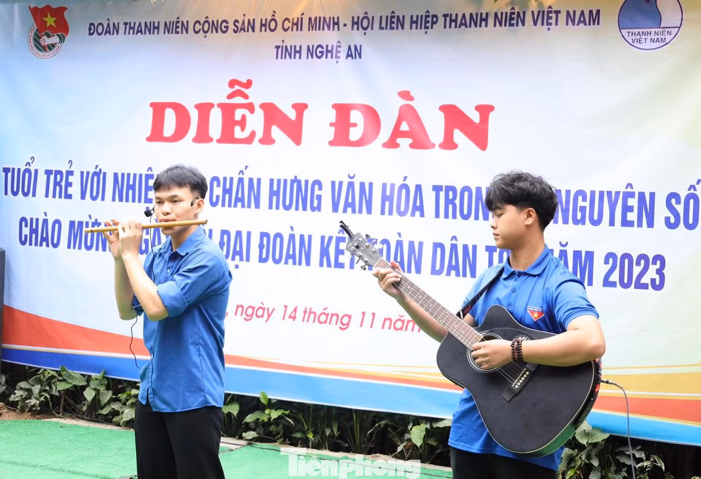 “Thời gian tới, mong muốn các cơ sở đoàn, hội, đội tăng cường hơn nữa các hoạt động giáo dục đoàn viên thanh niên trân trọng giá trị văn hóa dân tộc. Nêu cao vai trò, sứ mệnh của thế hệ trẻ trong giữ gìn, phát huy bản sắc văn hóa dân tộc. Trong đó cần có nhận thức đúng mới giúp đoàn viên, thanh niên có những hành động đúng và có kế hoạch thực hiện hiệu quả nhất. Bên cạnh đó thể hiện được vị trí, vai trò của tuổi trẻ Nghệ An trong việc giữ gìn, bảo tồn nền văn hóa của dân tộc Việt Nam nói chung và tỉnh Nghệ An nói riêng", Chị Nguyễn Thị Phương Thúy cho biết.