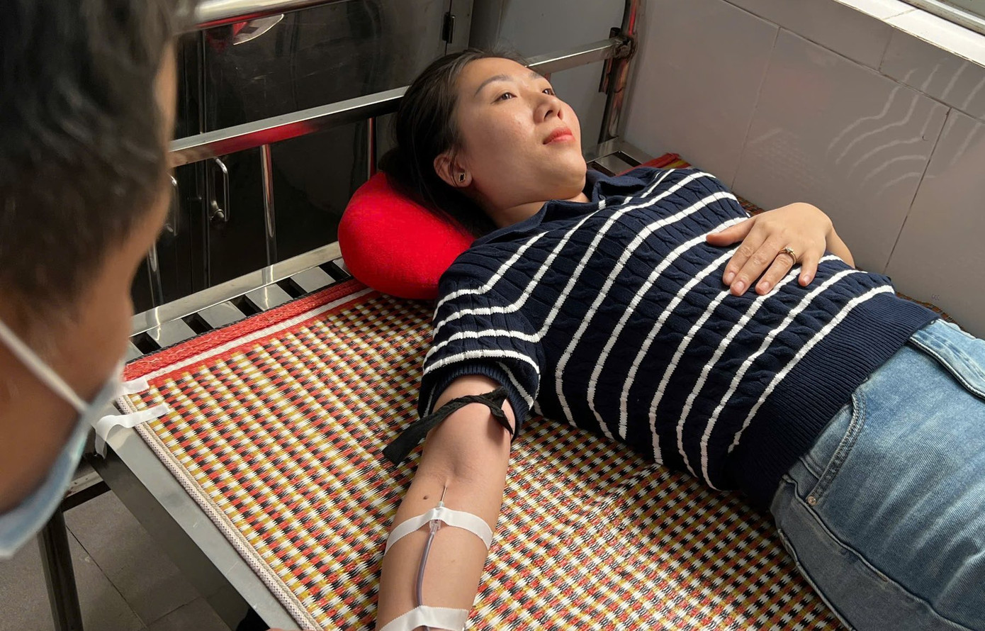 Nhờ nguồn máu quý giá của các y, bác sĩ, bệnh nhân đã được cứu chữa qua cơn nguy kịch.