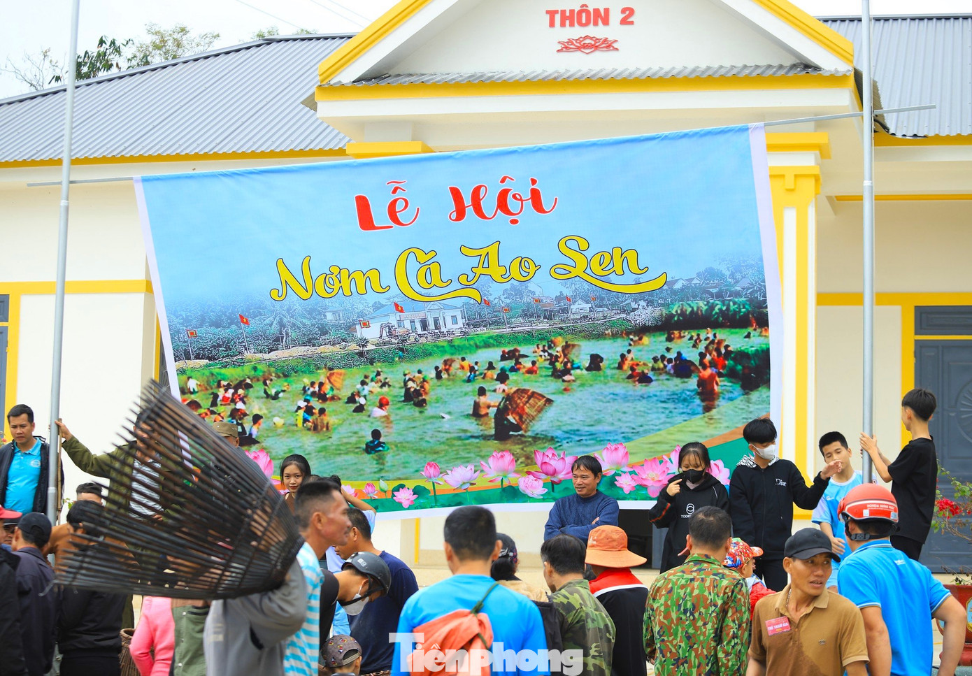 Tại xóm 2, xã Phúc Sơn (huyện Anh Sơn, Nghệ An) đã diễn ra lễ hội Nơm Cá Ao Sen. Đây là lần đầu tiên lễ hội được tổ chức nhằm tạo sân chơi cho người dân trên địa bàn, mang lại không khí vui tươi cho xóm làng vào những dịp Tết đến xuân về.