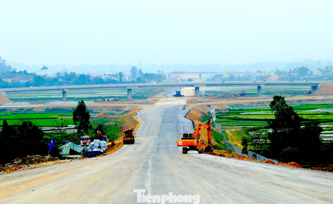 Dự kiến đến tháng 5/2024, tuyến cao tốc Bắc Nam đoạn Diễn Châu - Bãi Vọt sẽ được thông xe đến nút giao quốc lộ 46 (xã Hưng Tây, huyện Hưng Nguyên, Nghệ An). Dự kiến đến tháng 5/2024, tuyến cao tốc Bắc Nam đoạn Diễn Châu - Bãi Vọt sẽ được thông xe đến nút giao quốc lộ 46 (xã Hưng Tây, huyện Hưng Nguyên, Nghệ An).