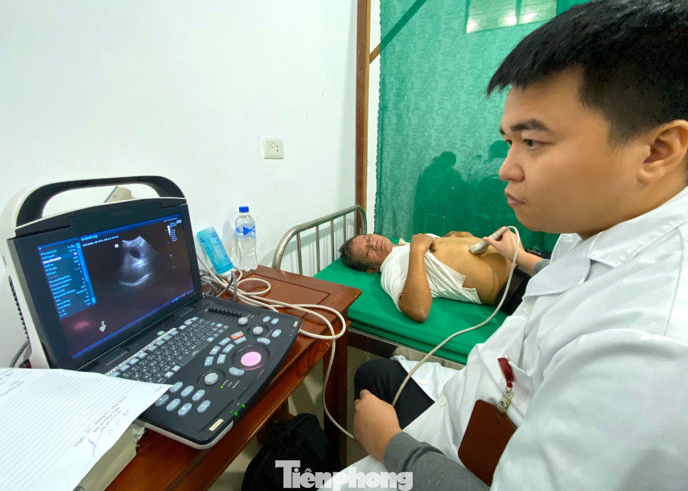 Ông Nguyễn Thanh Hải - Bác sĩ chuyên khoa 2, Chủ tịch Hội Thầy thuốc trẻ tỉnh Nghệ An chia sẻ: Những năm qua, các bệnh không lây nhiễm như ung thư, tim mạch, tiểu đường hay các bệnh lý liên quan đến dạ dày do vi khuẩn HP đã trở thành gánh nặng lớn cho y tế toàn cầu và Việt Nam. Việc phát hiện sớm và nâng cao ý thức phòng ngừa bệnh có ý nghĩa rất lớn. Chương trình hôm nay là hành động thiết thực để góp phần bảo vệ, nâng cao chất lượng cuộc sống cho mỗi người dân thành phố Vinh, tỉnh Nghệ An.