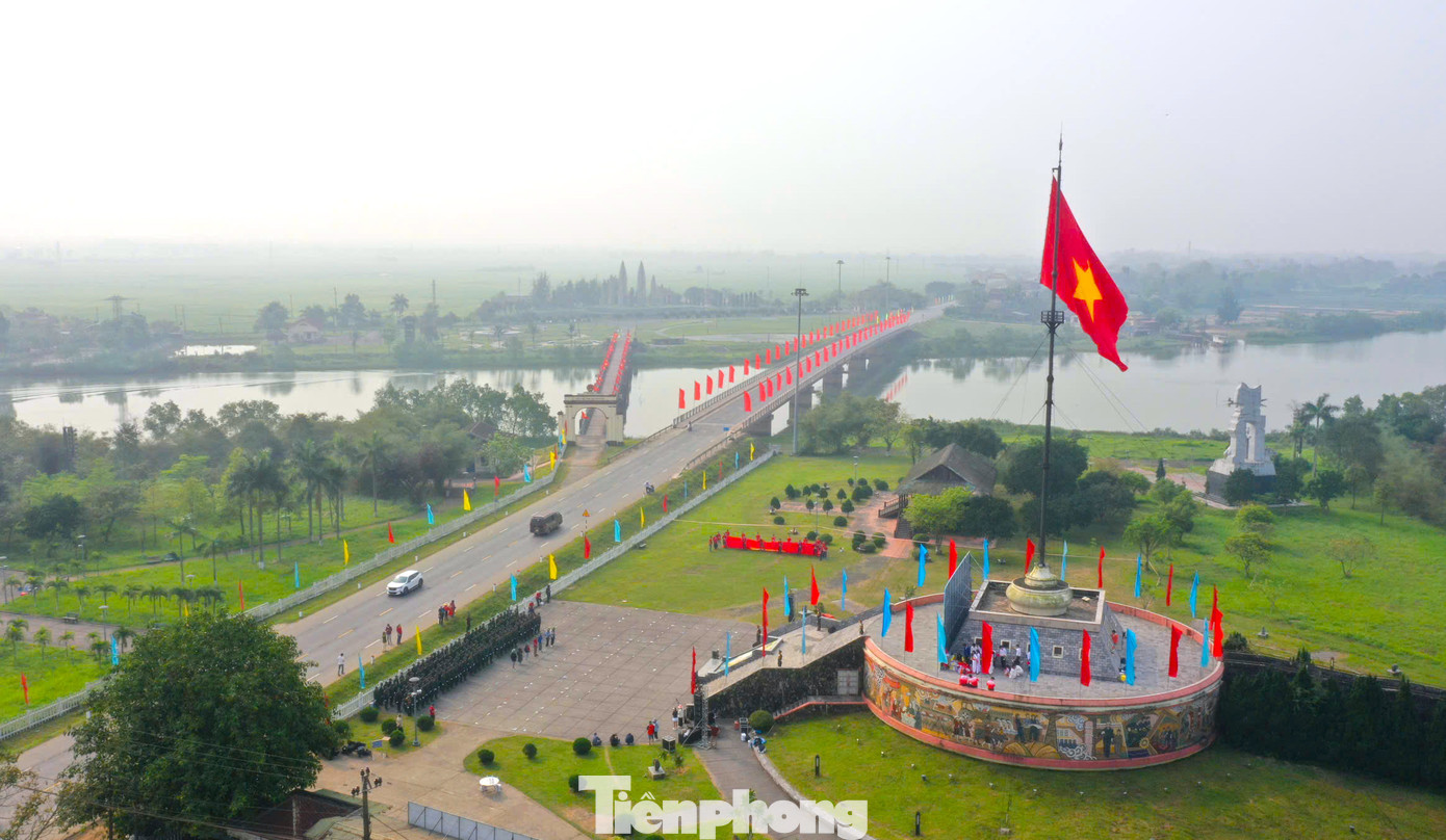 Từ sáng sớm 28/3, Ban tổ chức đã có mặt tại khu di tích để kiểm tra, rà soát và tổng duyệt trước khi Lễ Thượng cờ chính thức diễn ra sáng 29/3. Từ sáng sớm 28/3, Ban tổ chức đã có mặt tại khu di tích để kiểm tra, rà soát và tổng duyệt trước khi Lễ Thượng cờ chính thức diễn ra sáng 29/3.